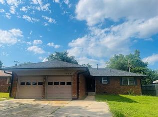 1929 Meeker Dr, The Village, OK 73120