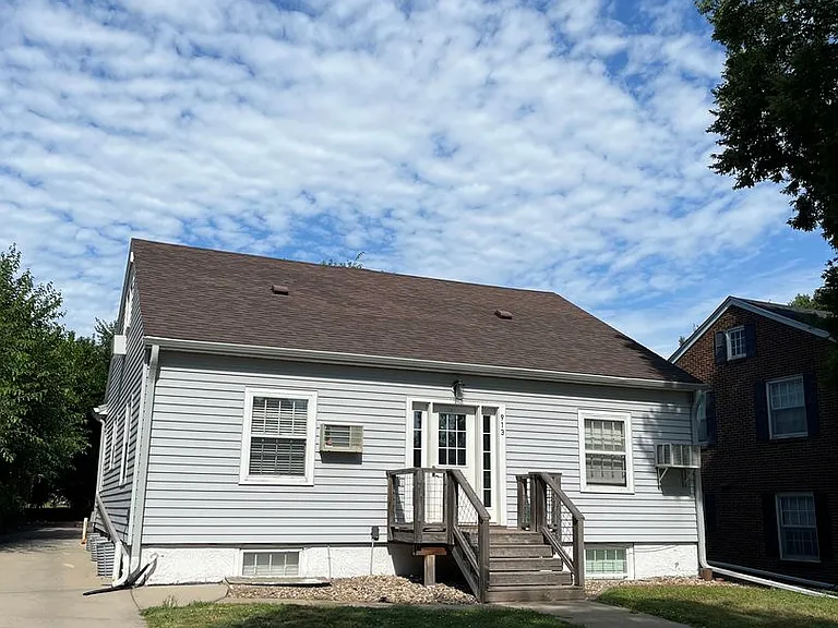 913 S 1st Ave — Photo 2