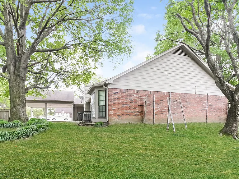 6708 Henredon Dr — Photo 24