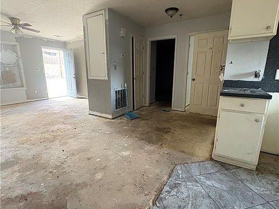 2nd image of 2002 6th Ave