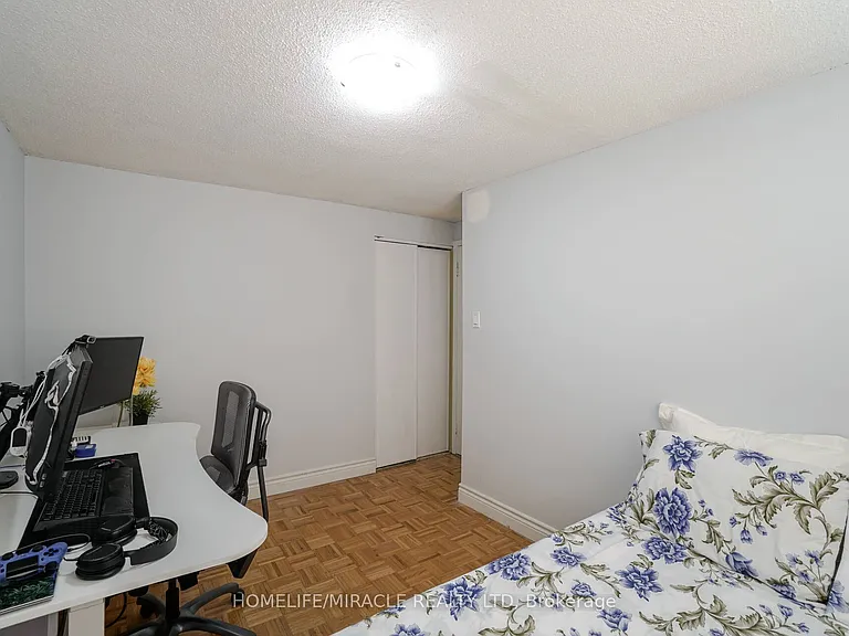 30 Hoskins Sq — Photo 20