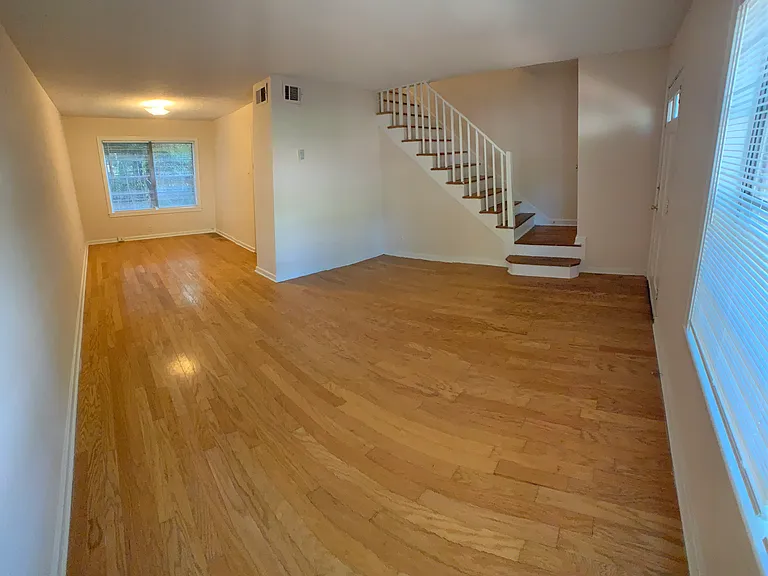 1661 Valley Ave — Photo 5
