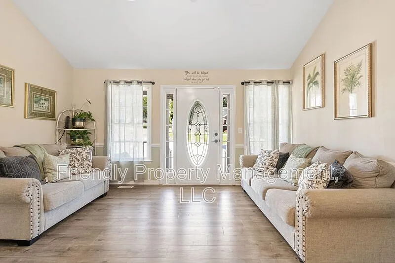 3 bed, 2.0 bath, 1272 sqft, $1,995 — Photo 3