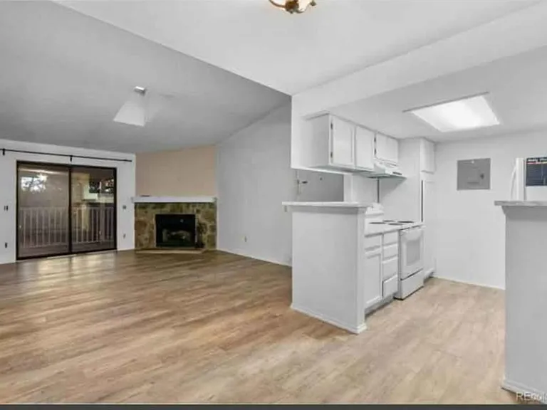 910 S Walden St #206 — Photo 19