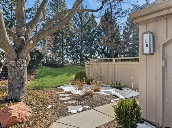 59 Cedar Rdg, Lake Barrington, IL 60010