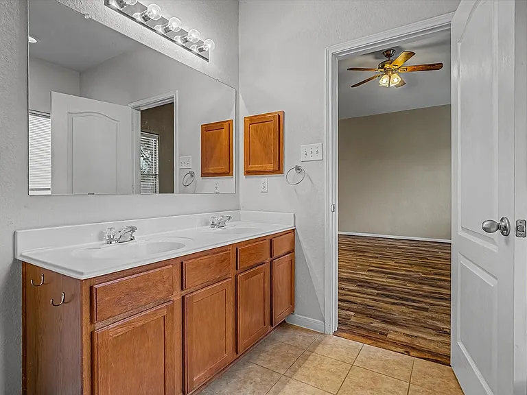 630 W Newport Bnd — Photo 22