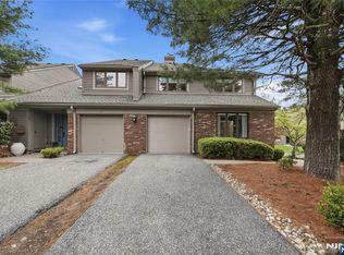 113 Macleish Ct, Mahwah, NJ 07430