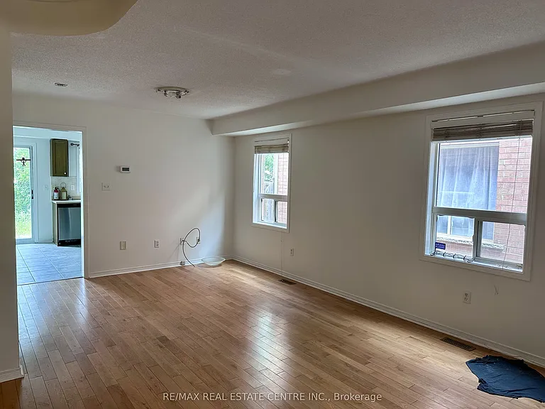 5673 Flora Dr — Photo 4
