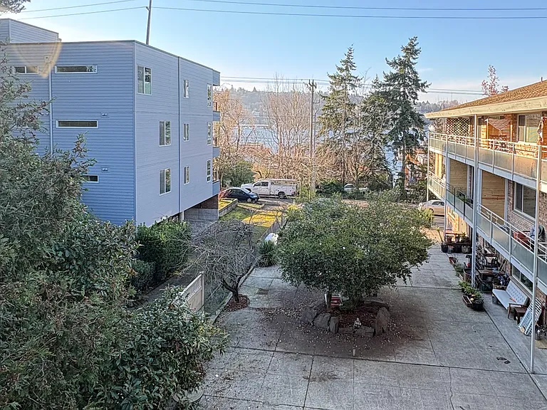 2345 Minor Ave E #17 — Photo 22