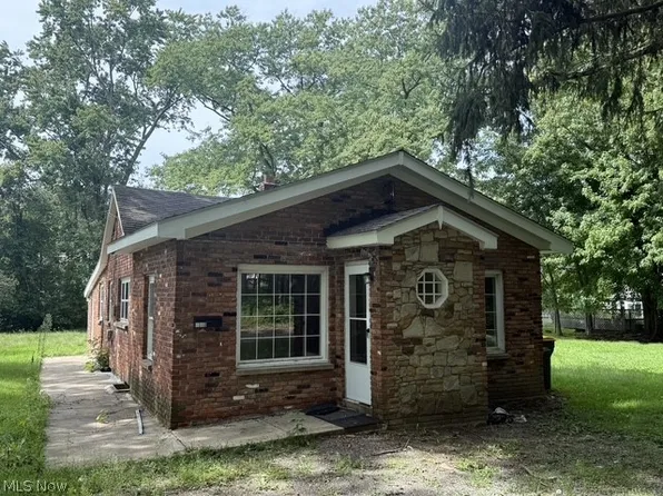 8308 Bellflower Rd, Mentor, OH 44060