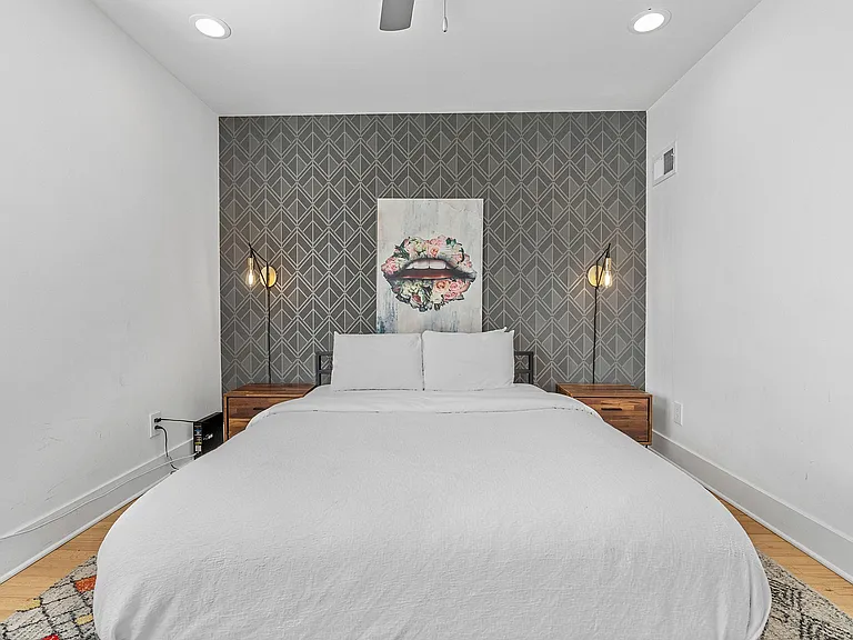 Crescent Apartments — Photo 19