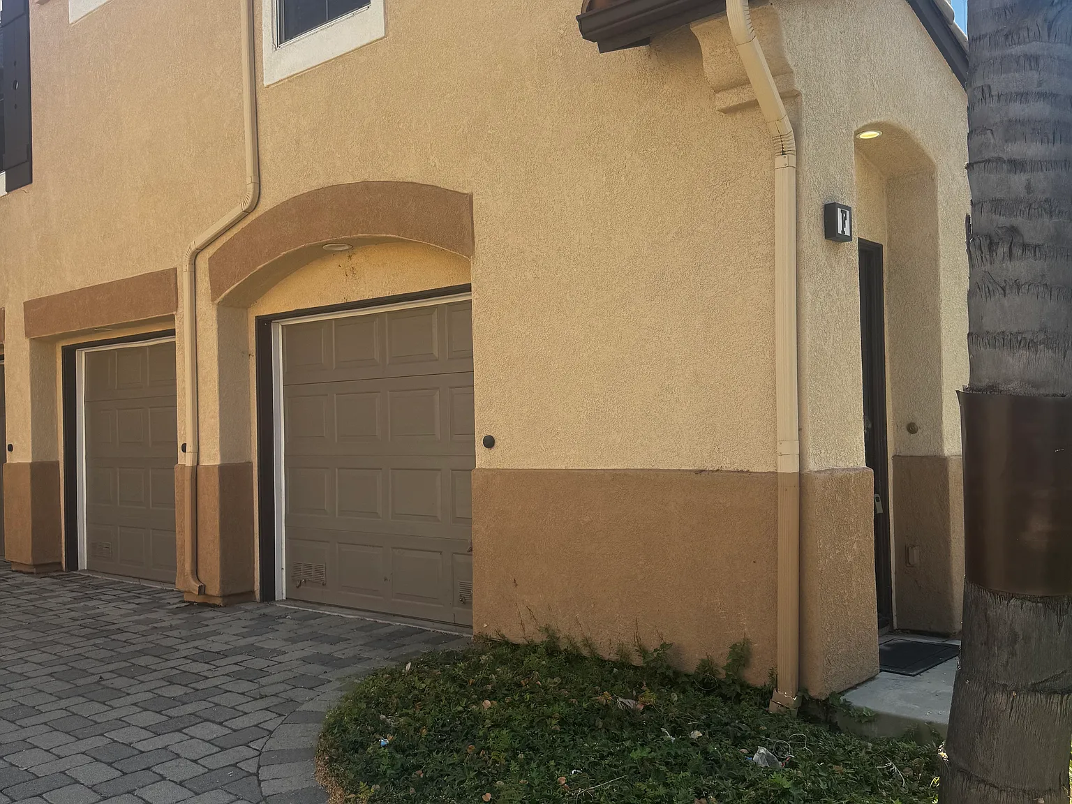 2 bed, 961 sqft, $2,400 — Photo 2