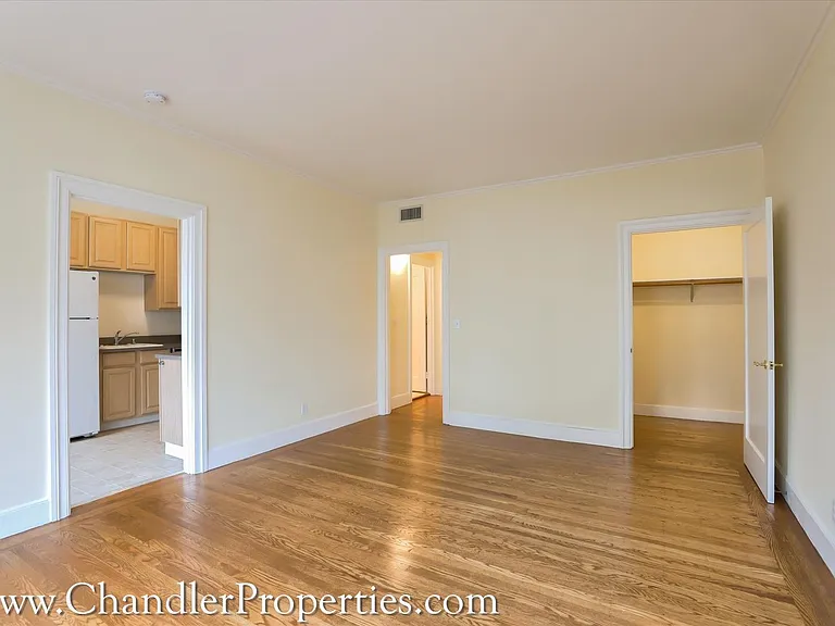 2300 Bay St — Photo 2