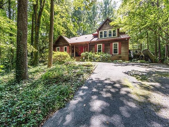 2nd image of 105 Aspen Ct