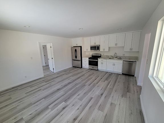 5th image of 7917 Louise Ave