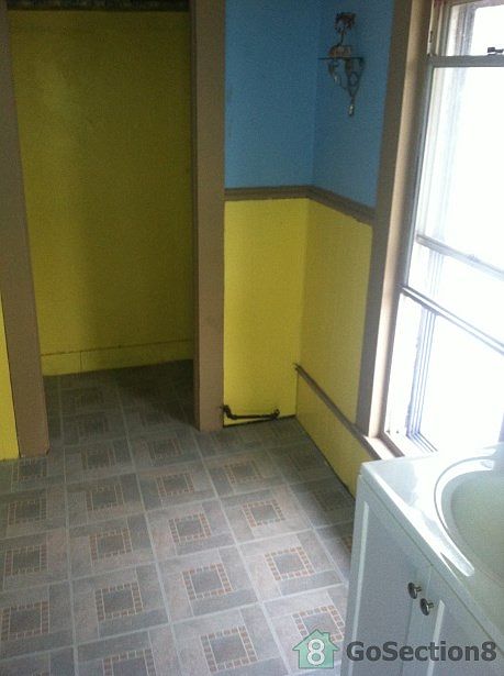 2nd image of 810 Cornplanter Ave APT 2