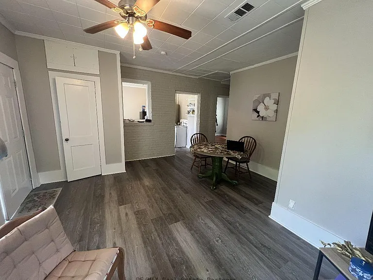 303 S 11th Ave — Photo 8