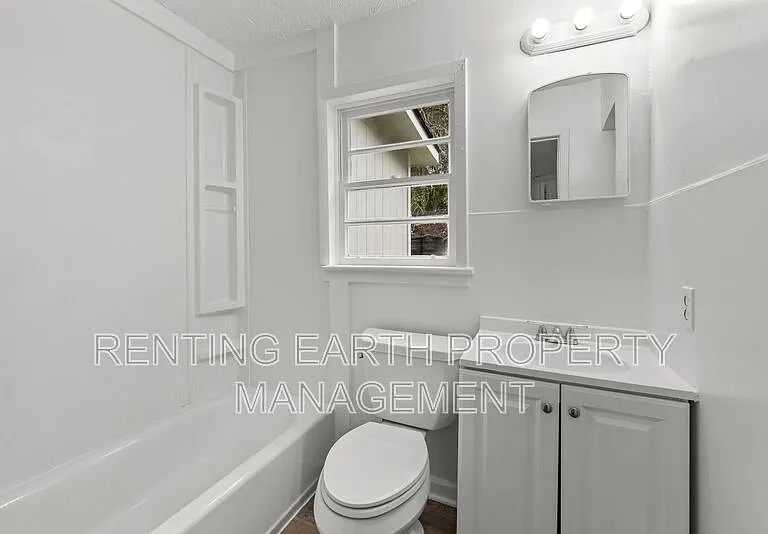 341 Chisholm St — Photo 7