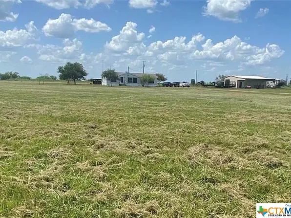 4396 Nursery Rd, Victoria, TX 77904