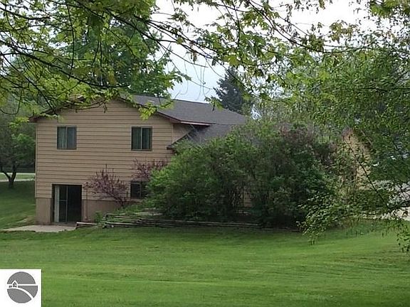 2nd image of 3362 Panorama Ln