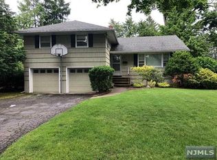 39 Clover St, Tenafly, NJ 07670