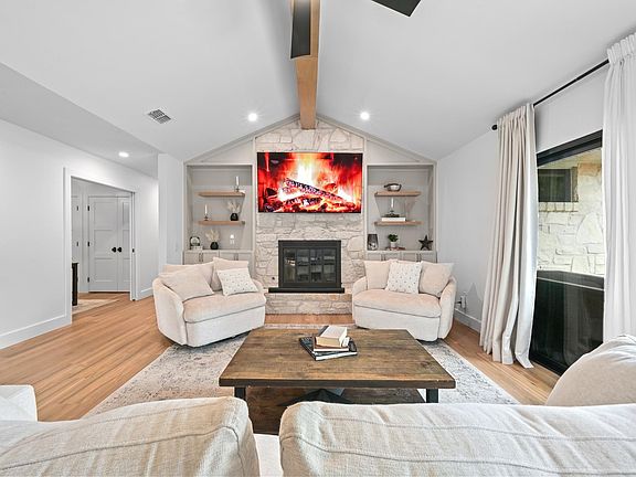 3rd image of 4175 Travis Country Cir