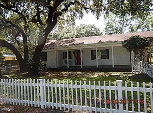 623 Red Oak Dr, Gulfport, MS 39507