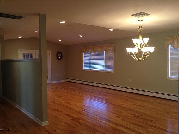 3rd image of 83 Trent Dr