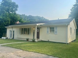 3097 Christopher Rd, Hazard, KY 41701