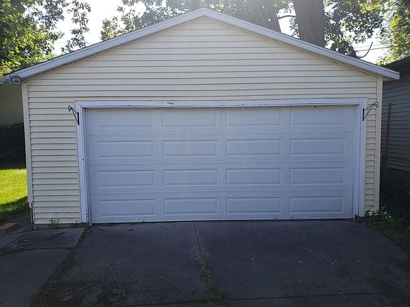 5th image of 1850 Benjamin Ave NE