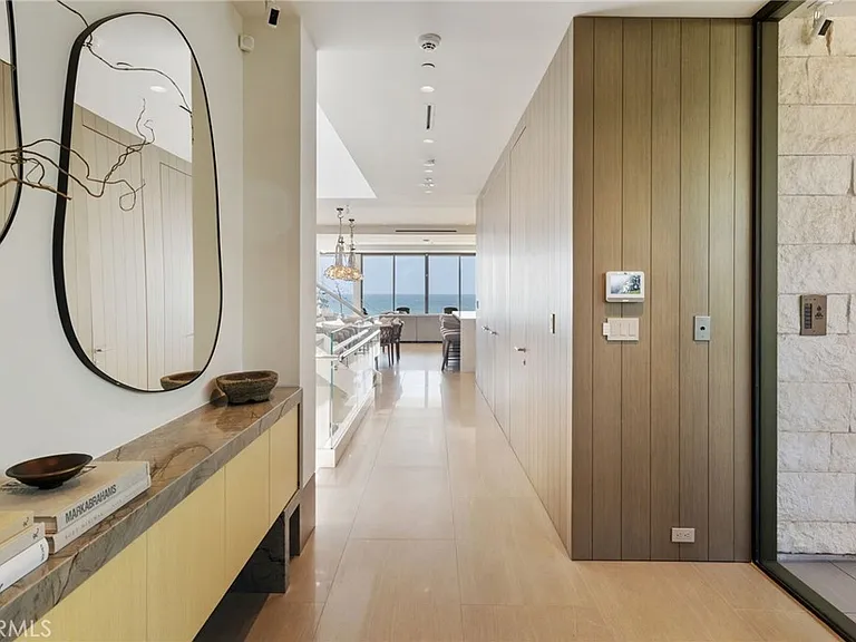 716 The Strand — Photo 15