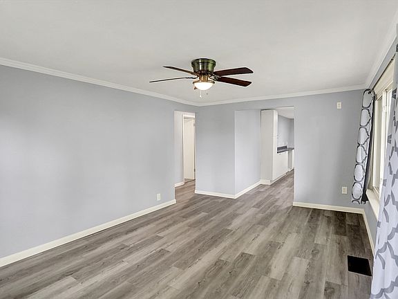 4th image of 217 W Burnside Ave
