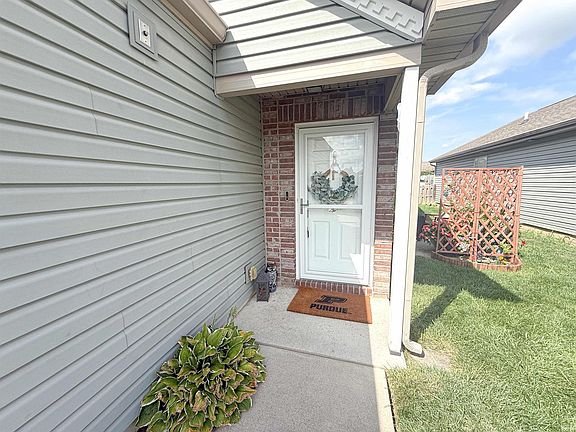 2nd image of 1327 Sourgum Ln