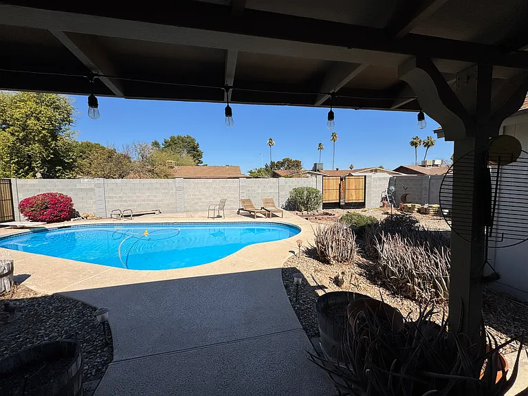 2058 E Fremont Dr — Photo 23