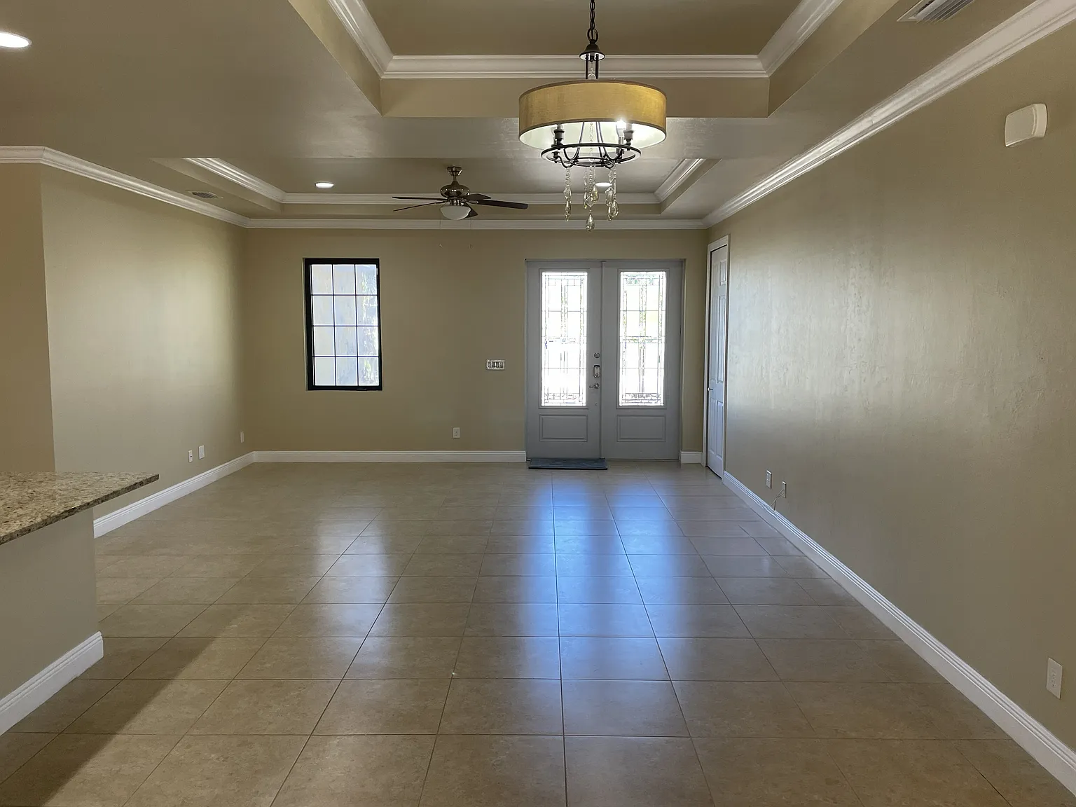 3 bed, 1984 sqft, $2,200 — Photo 2