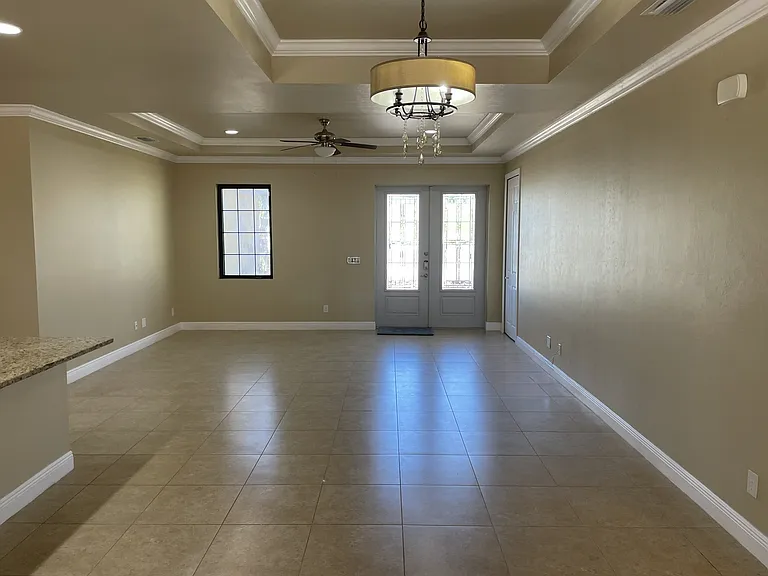 511 SW 7th Pl — Photo 2