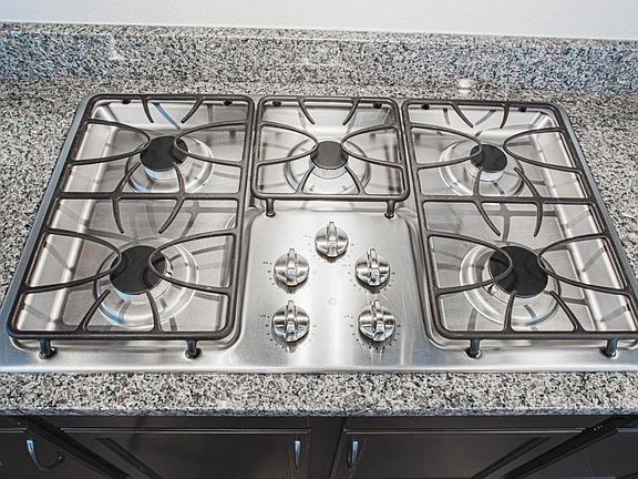 5th image of 12250 Silverthorn Ct