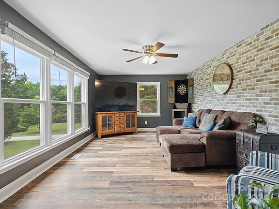 5th image of 798 Pine Haven Cir