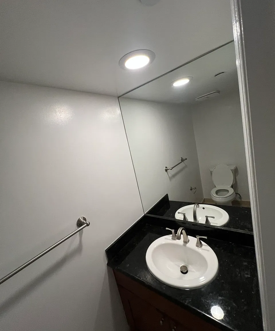 4 bed, 2.5 bath, 1865 sqft, $5,600 — Photo 2