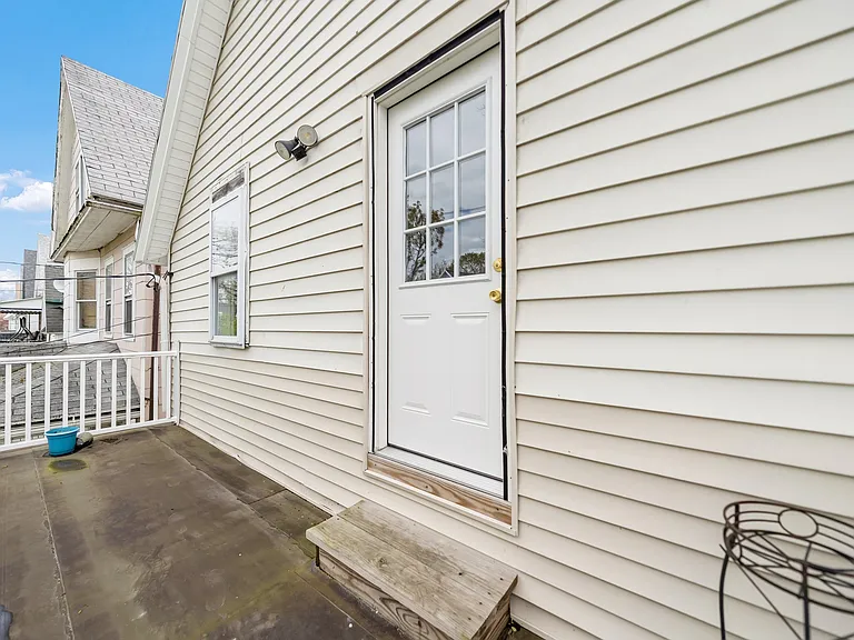 127 Riverside Ave — Photo 20