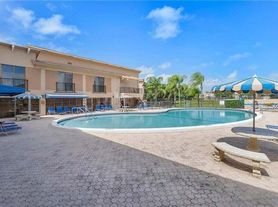 7230 Lake Circle Dr, Pompano Beach, FL