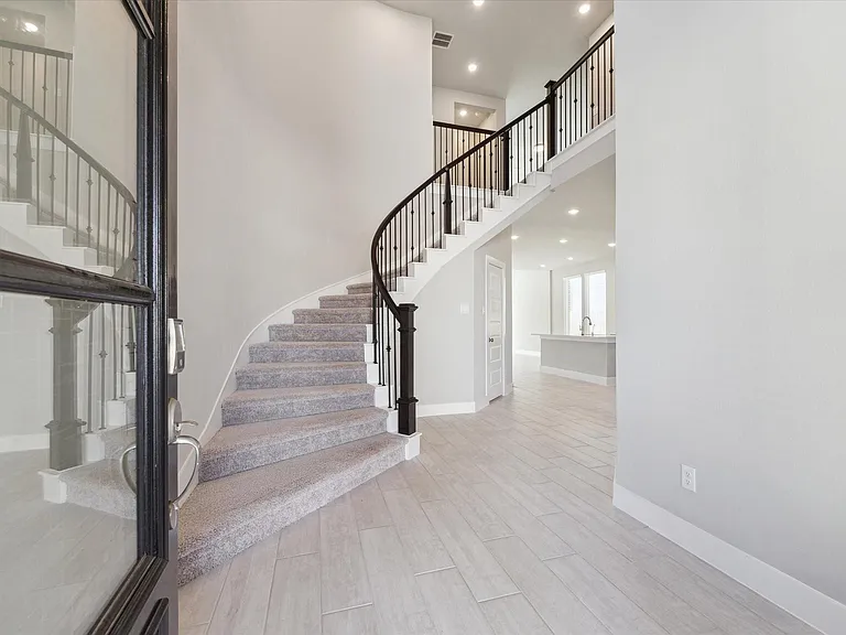 127 Nightshade St — Photo 3