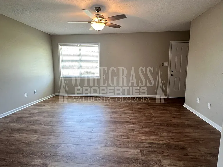 3621 Hillway Dr — Photo 3