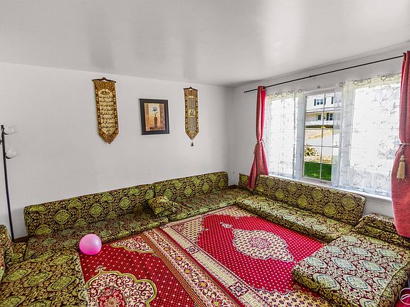 5th image of 611 Queen St #609