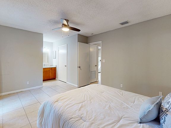 5th image of 5424 101st St Unit 2