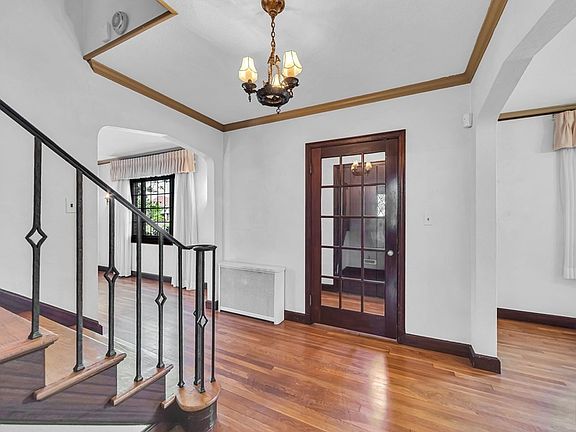 3rd image of 55 Hendrick St