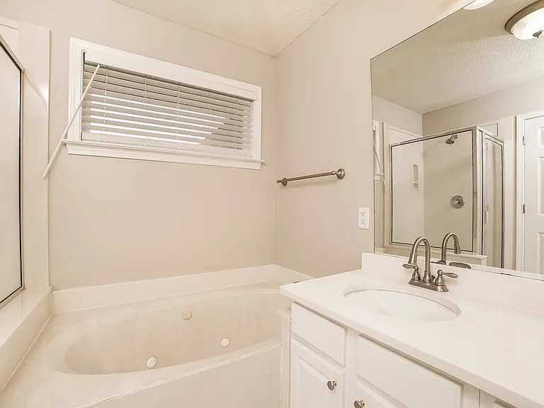 3950 Spring Lakes Cir — Photo 10