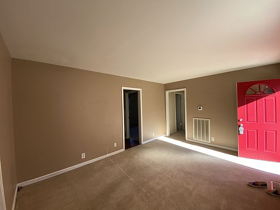 2nd image of 407 Via Dr