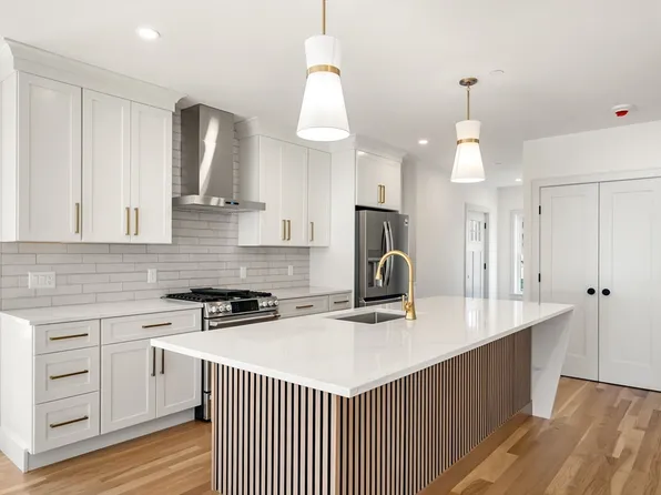 6 8th S #2, Stoneham, MA 02180