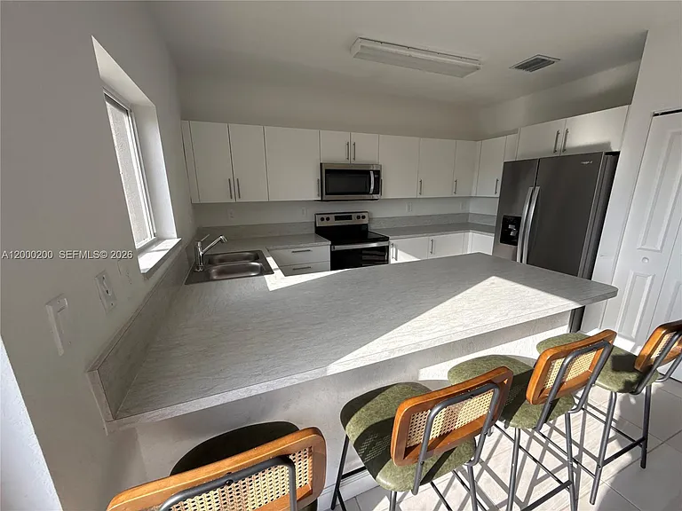 412 NW 12th Pl — Photo 5